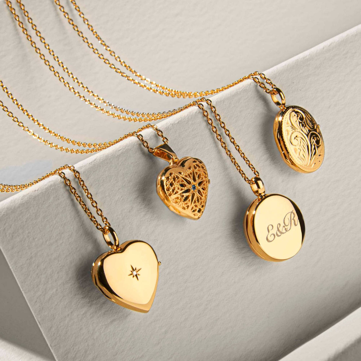 Engraved Initial Heart Photo Locket Necklace | Caitlyn Minimalist 18K Gold / I