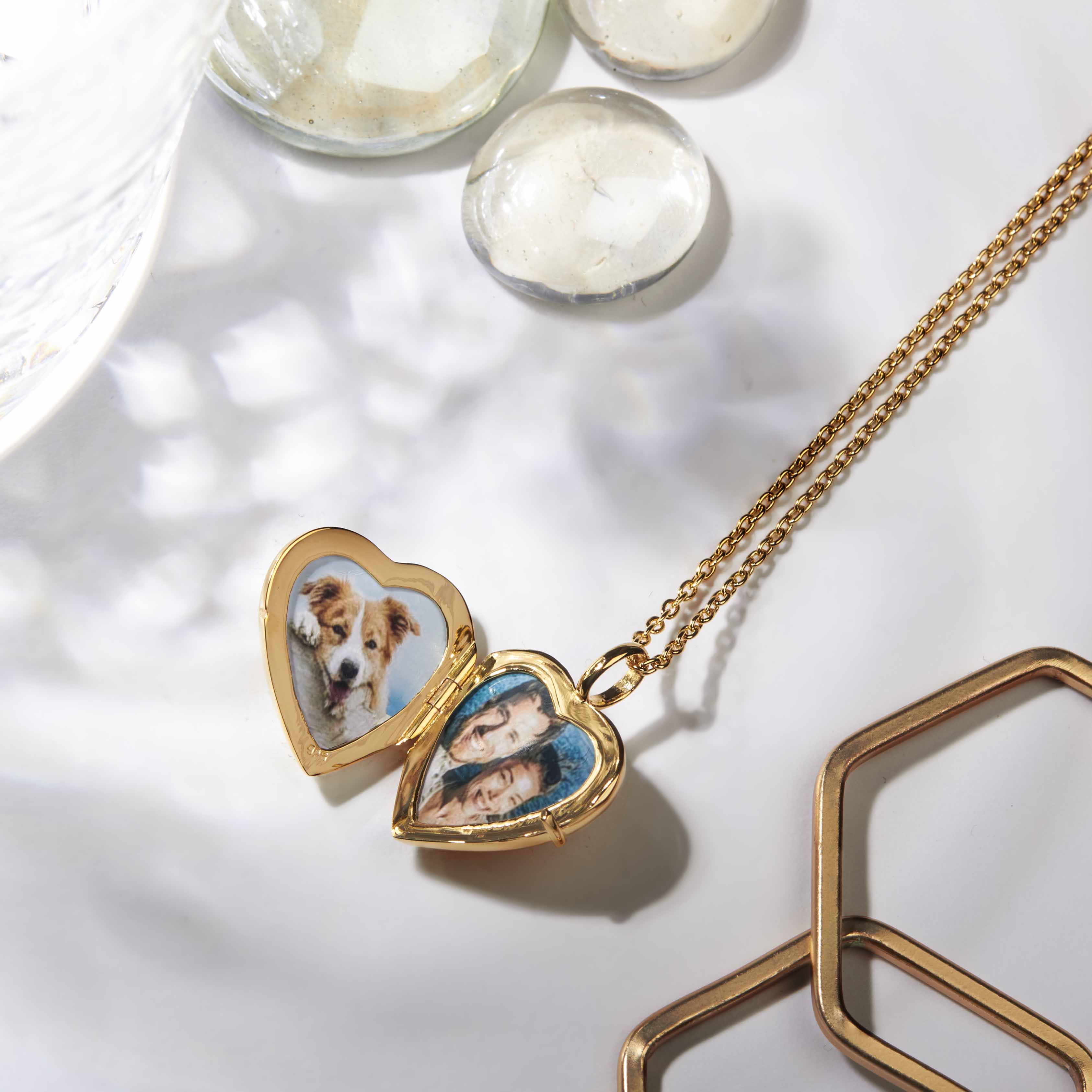 Full Scroll Heart Engraved Locket – Gold