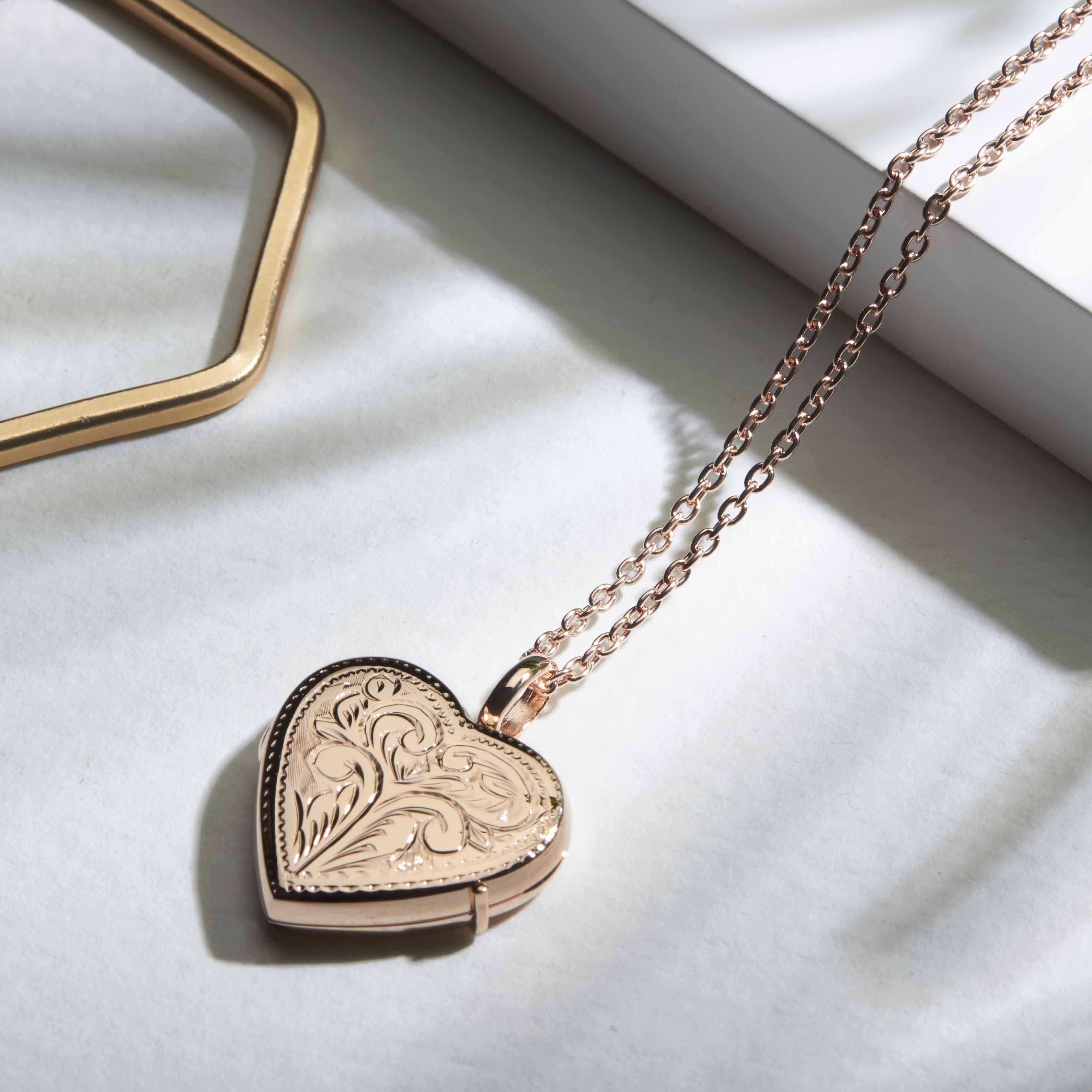 Full Scroll Heart Engraved Locket – Rose Gold